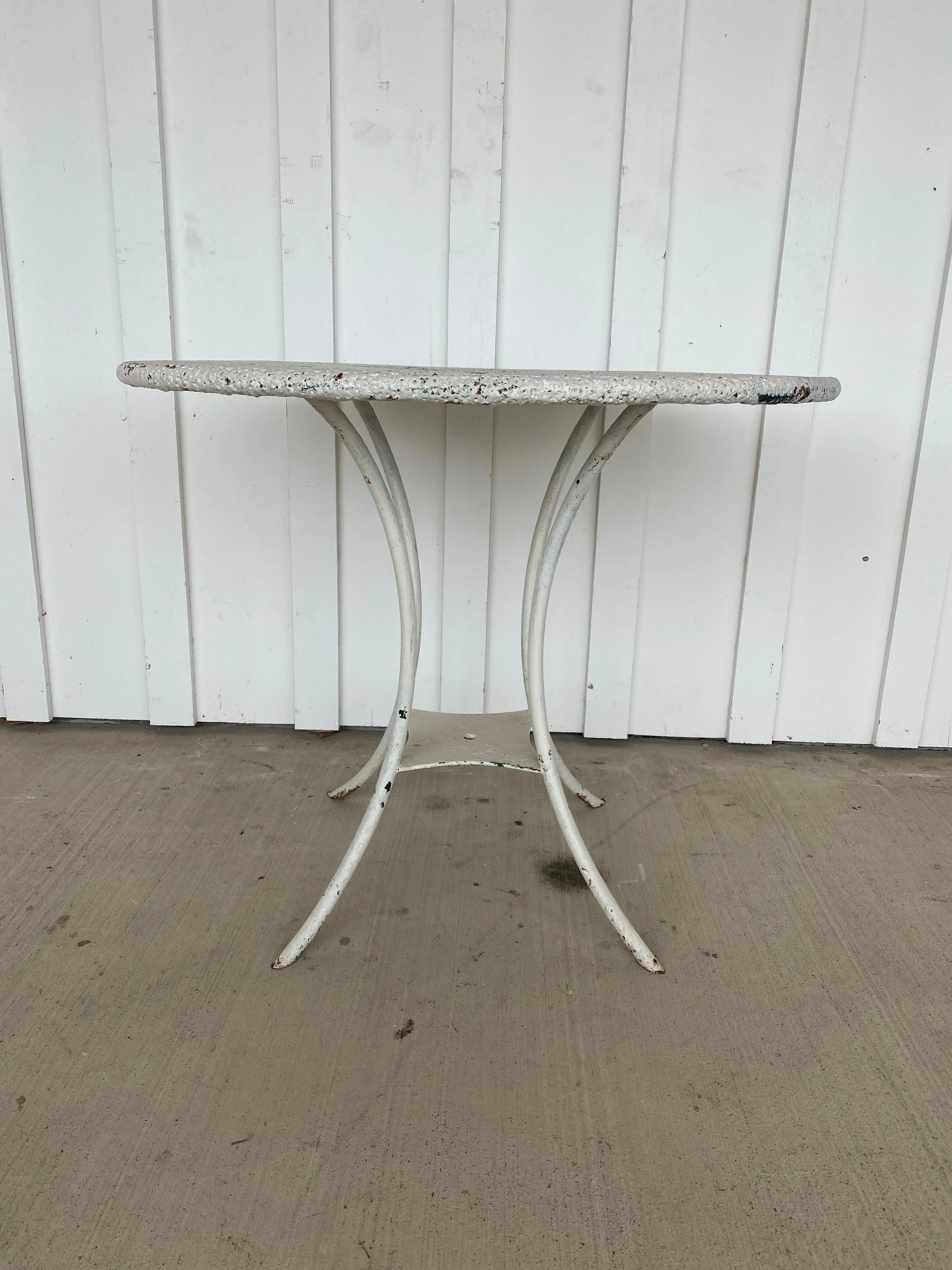 Cloverleaf White Garden Table and chairs