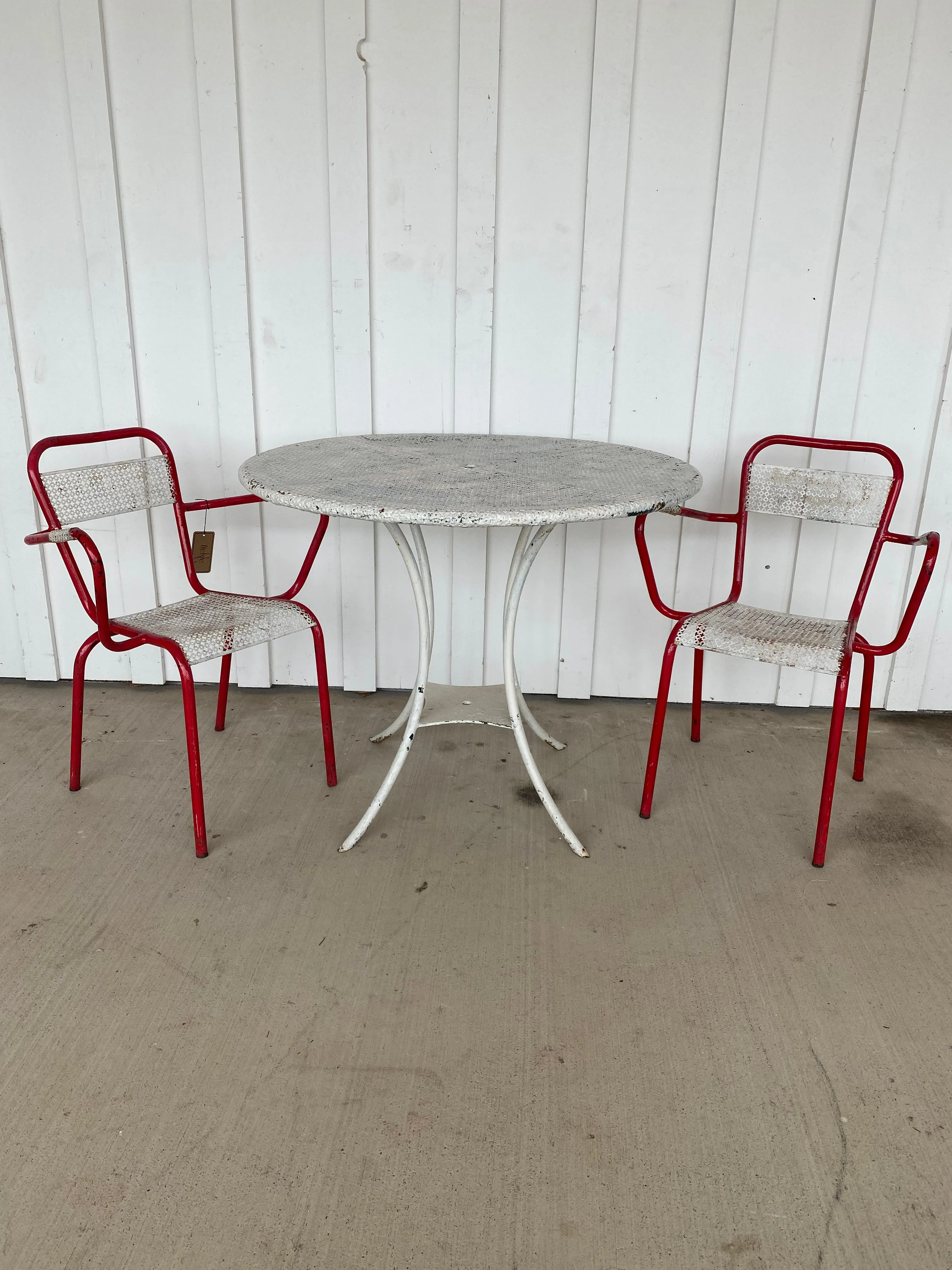 Cloverleaf White Garden Table and chairs