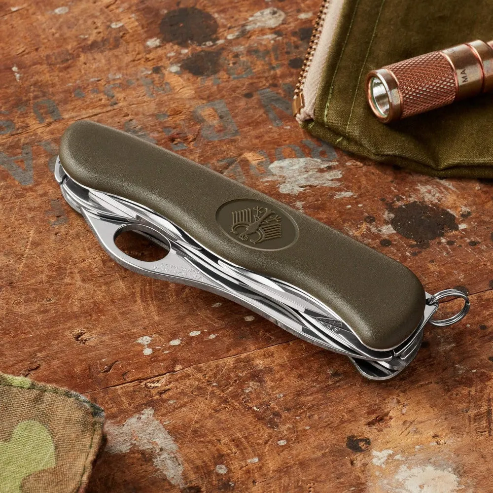 VICTORINOX Swiss Army One-Hand Trekker Multi-Tool Pocket Knife - 8461.MW4DE-X1